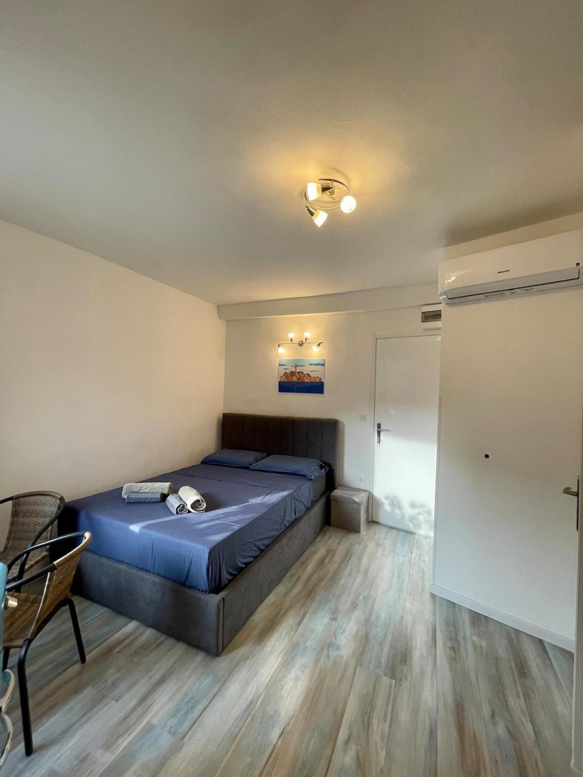 Stylish In Old Town Apartman