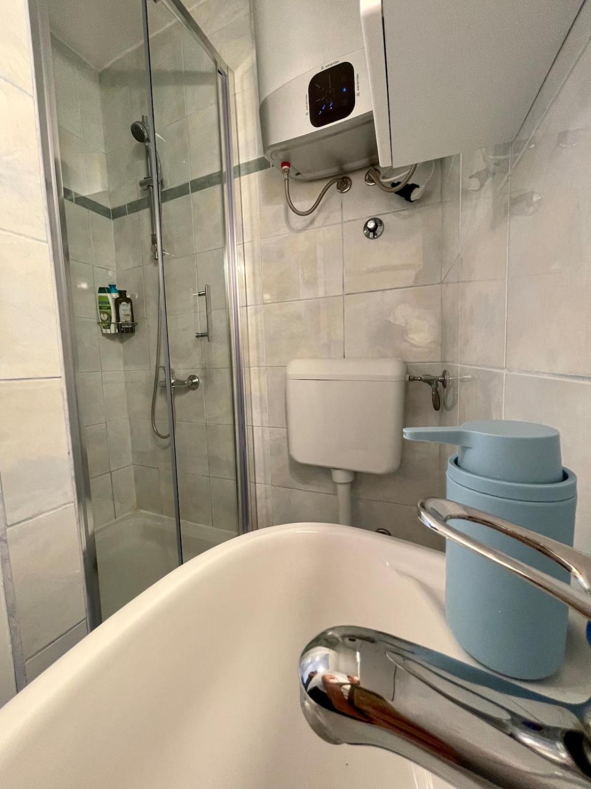 Stylish In Old Town Apartman
